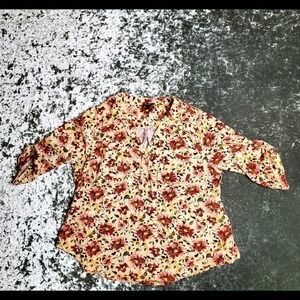 Torrid Flloral 3/4 Sleeve Blouse